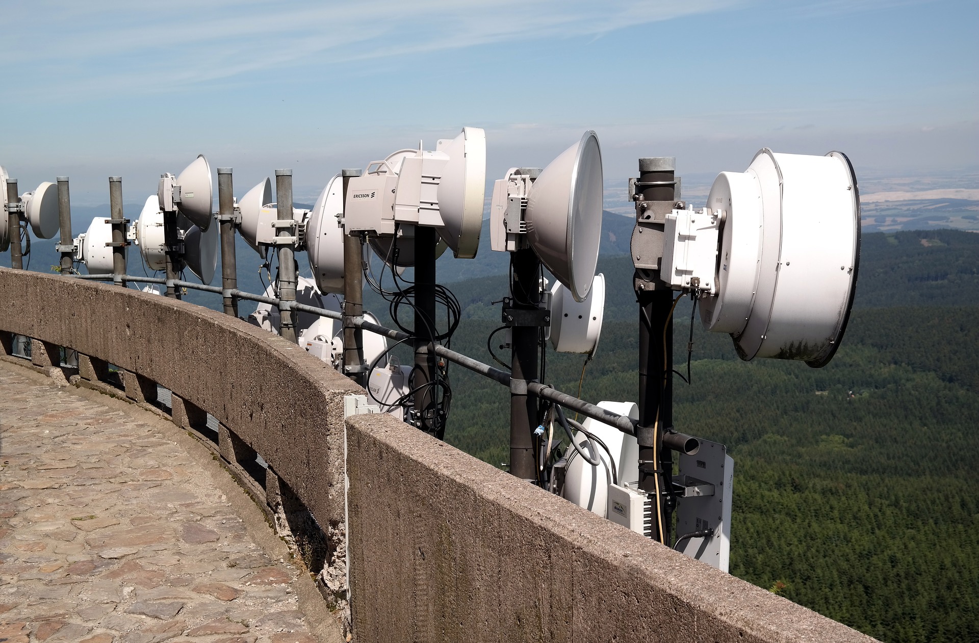 antenna-1561576_1920